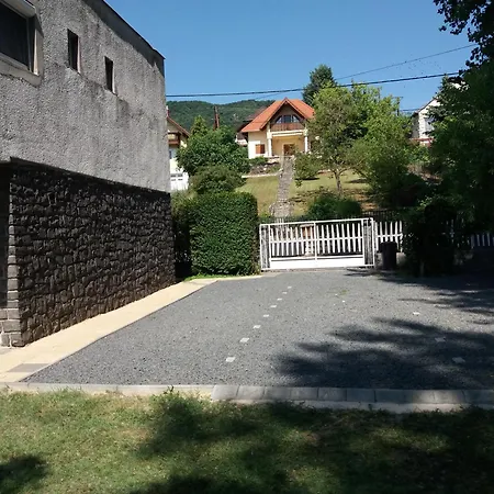 Majestic Apartmanhaz Badacsony バダチョニトマイ